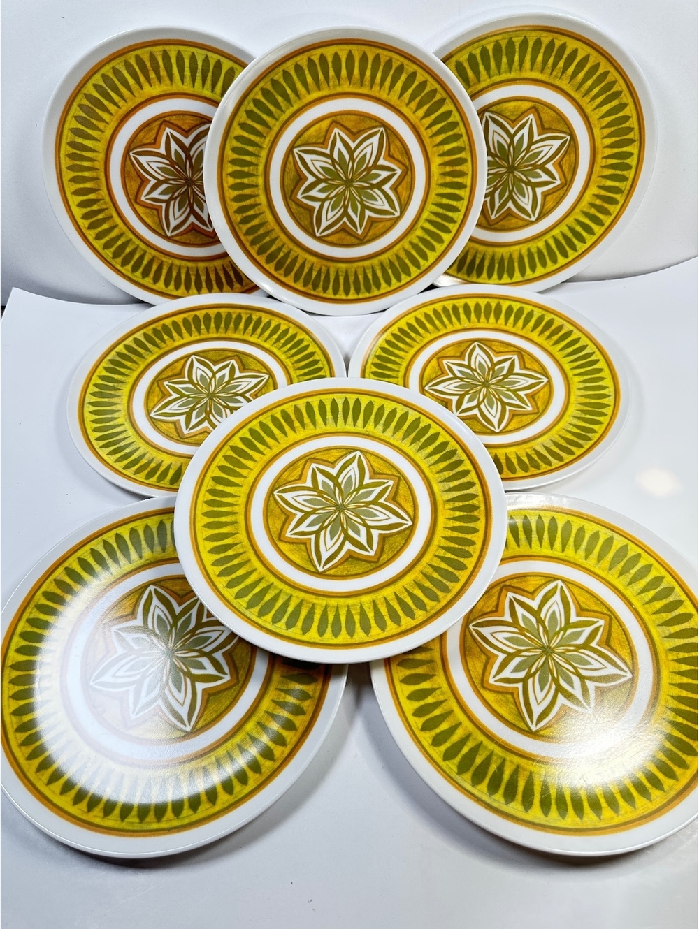 VTG MCM Texas Ware 10” Dinner Plates Starburst Harvest Gold Green Melamine Set 8